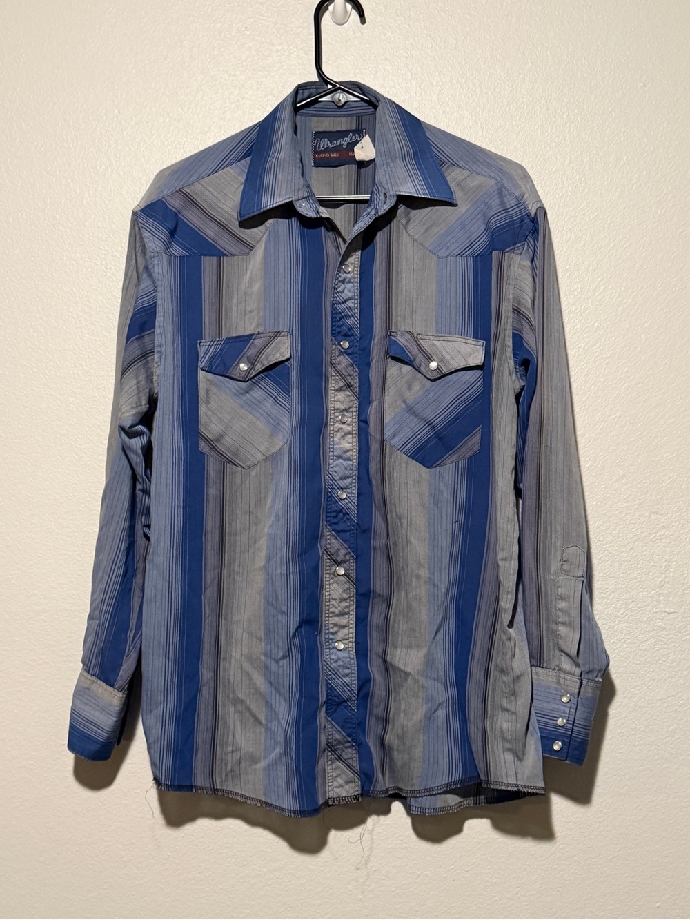 Vintage 90’s Wrangler Mens Blue Gray Striped Long Sleeve Pearl Snap Shirt